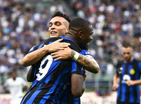 Lautaro Martínez ritrova il compagno di squadra Marcus Thuram